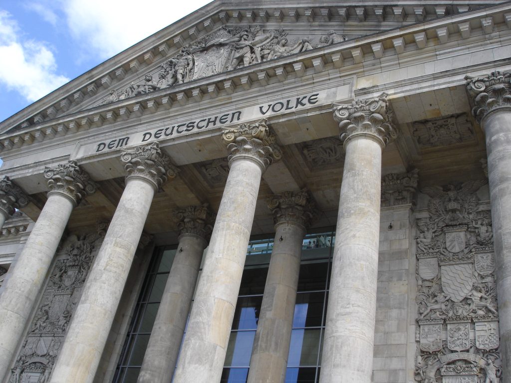 VIOLENCIA INSTITUCIONAL DESDE CATALUÑA · Araceli Mangas Martin